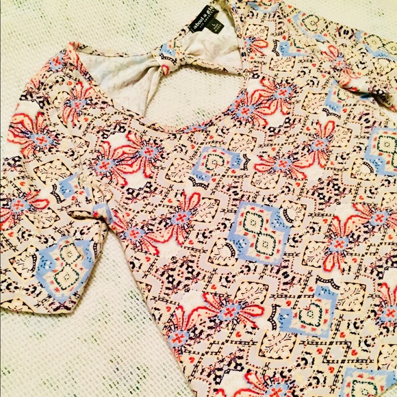 Juniors Aztec Design Crop Top - Picture 2 of 3